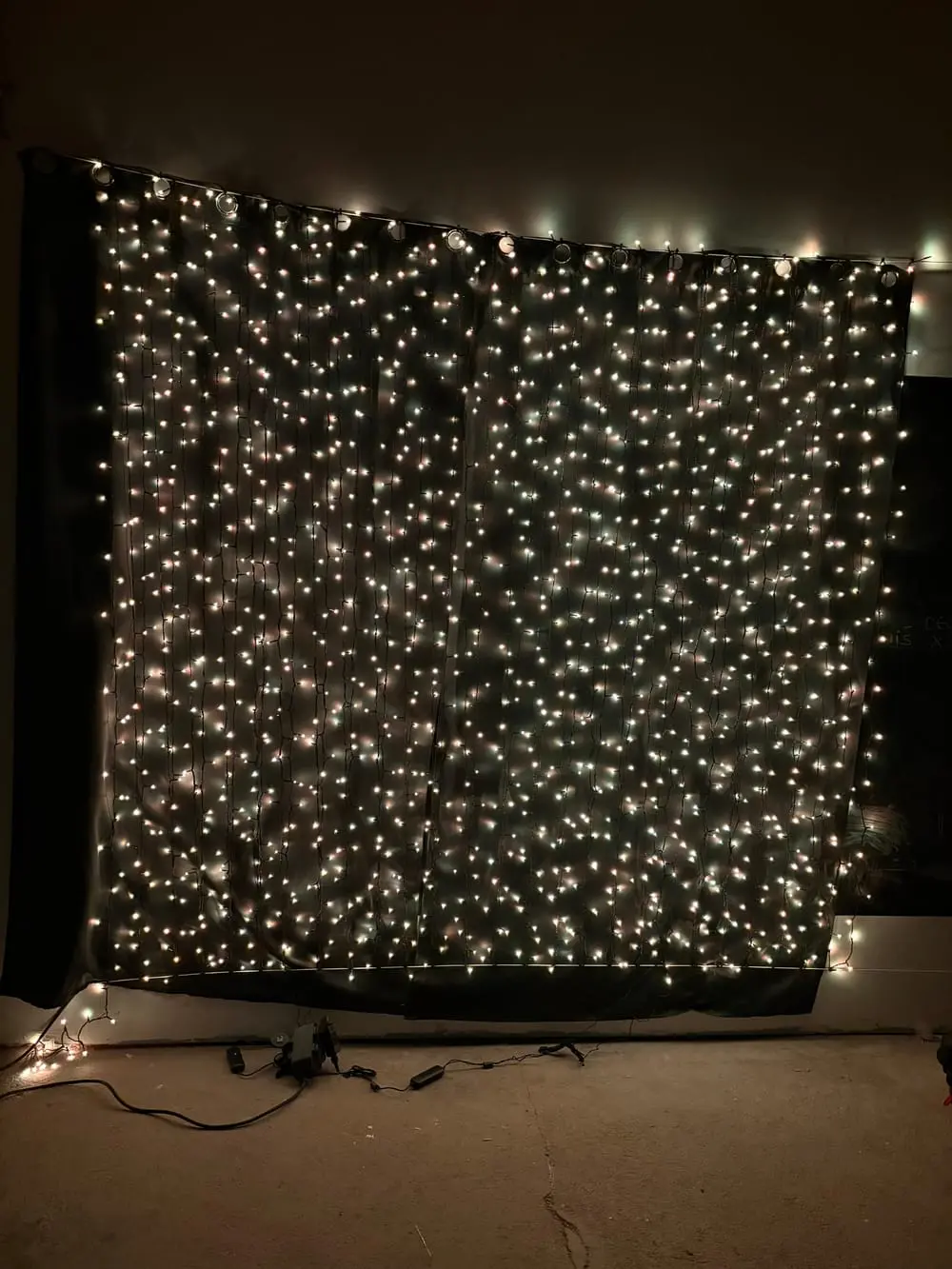 Rideau lumineux LED animé en mode blanc chaud pour mariage