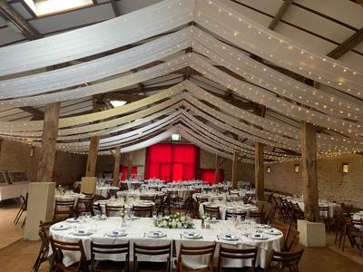 Ciel étoilé mariage guirlandes lumineuses décoration événement 20