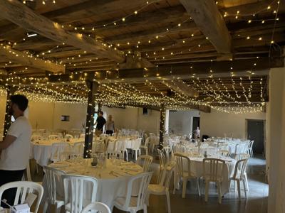 Ciel étoilé mariage guirlandes lumineuses décoration événement 33