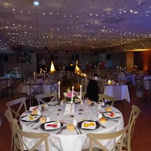 Ciel étoilé mariage guirlandes lumineuses décoration événement 35