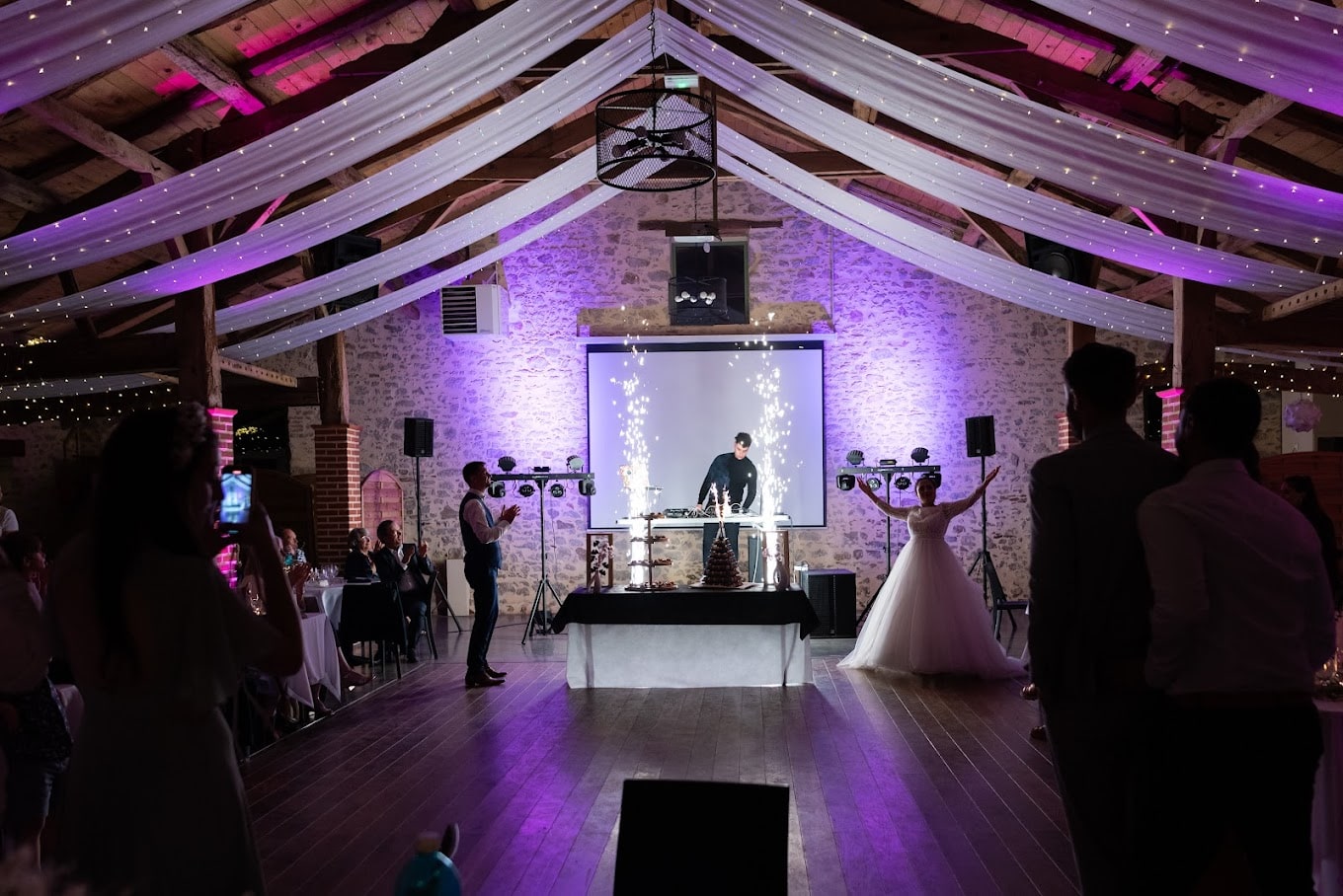 Ciel étoilé mariage guirlandes lumineuses décoration événement 16