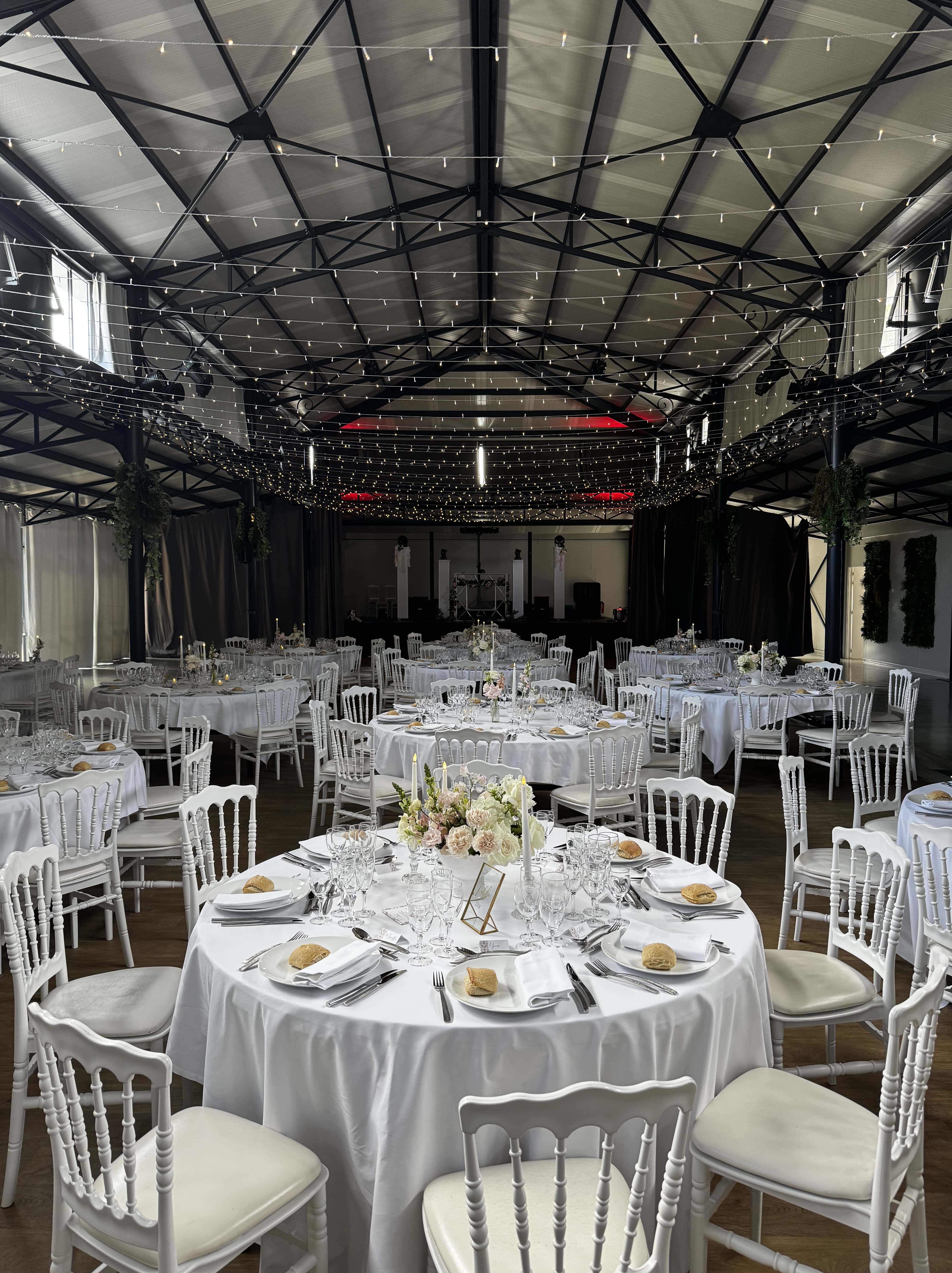 Ciel étoilé mariage guirlandes lumineuses décoration événement 21