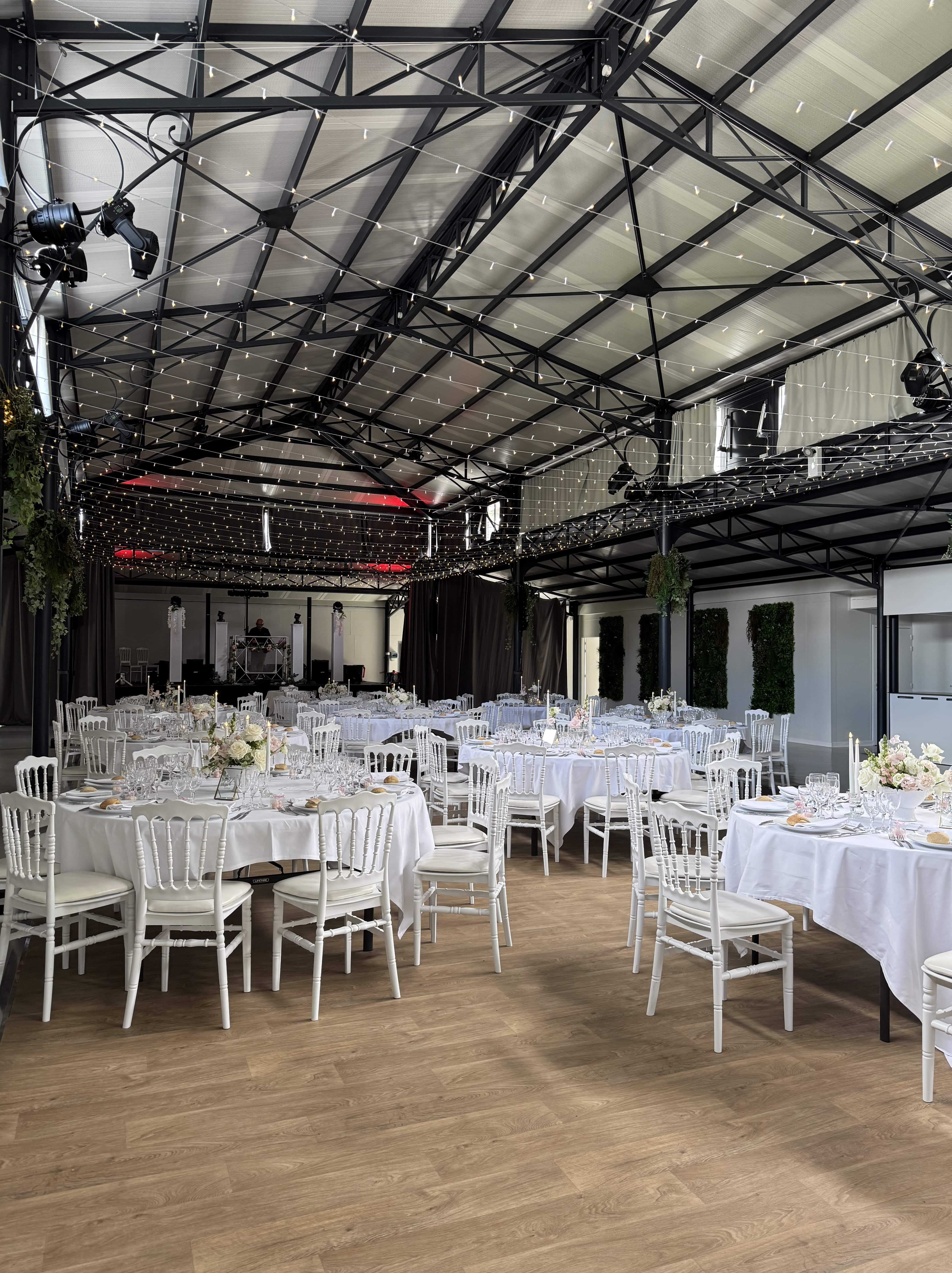 Ciel étoilé mariage guirlandes lumineuses décoration événement 22