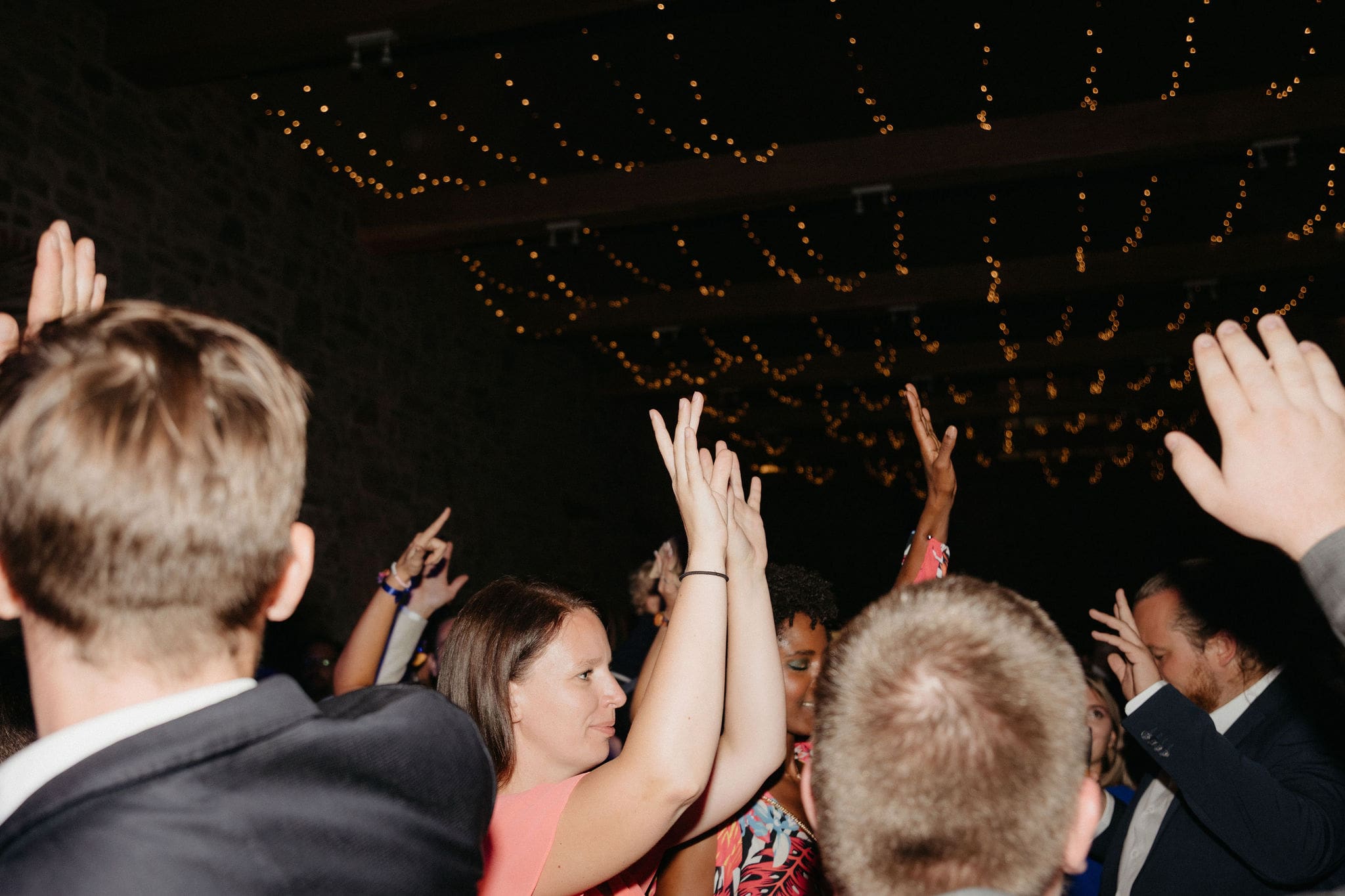 Ciel étoilé mariage guirlandes lumineuses décoration événement 7